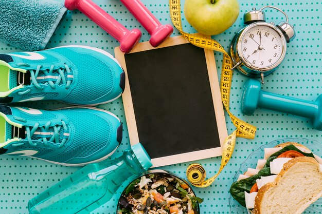 Concept de remise en forme et d&#39;entraînement avec ardoise