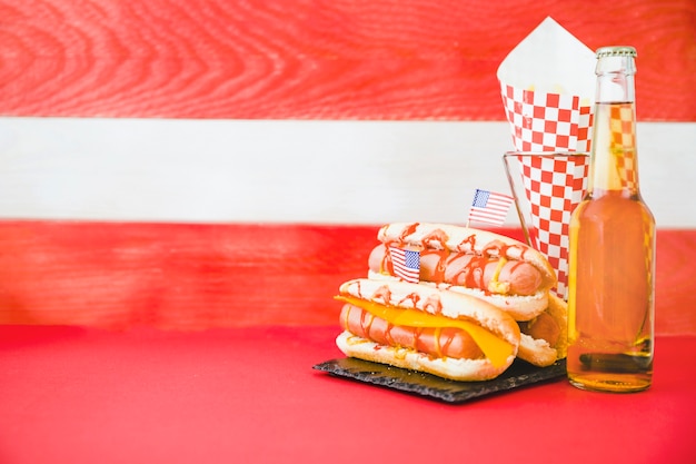 Concept de restauration rapide américaine avec hot-dog