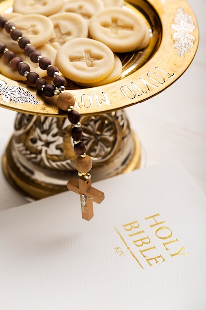 Photo gratuite concept de la sainte communion avec la bible