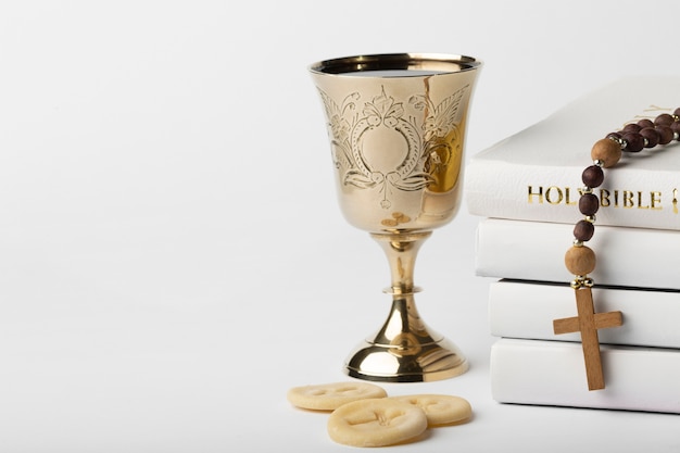 Photo gratuite concept de la sainte communion avec la bible