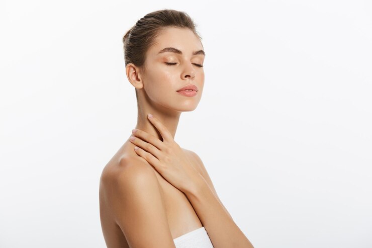 Photo gratuit concept de soins de la jeunesse et de la peau beauté femme visage portrait belle fille modèle avec une clé fraîche parfaite