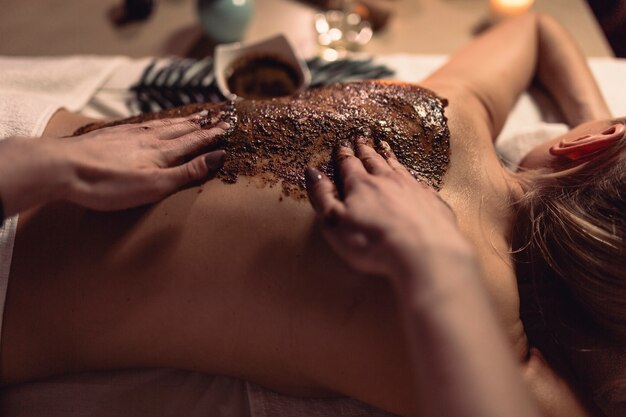 Concept de spa avec femme et massage