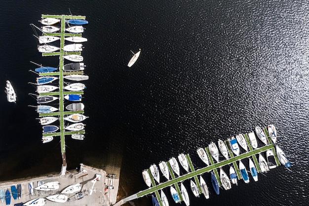 Photo gratuite concept de transport avec des bateaux dans le port