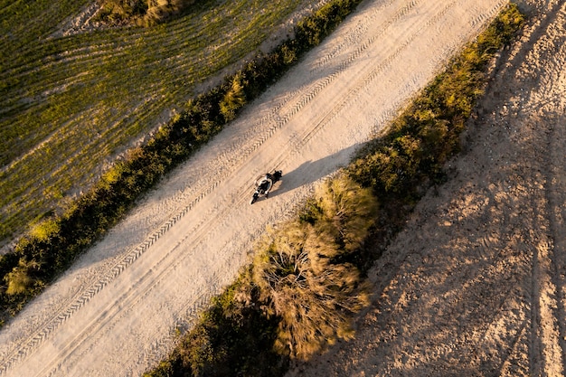 Concept de transport avec vue aérienne de moto