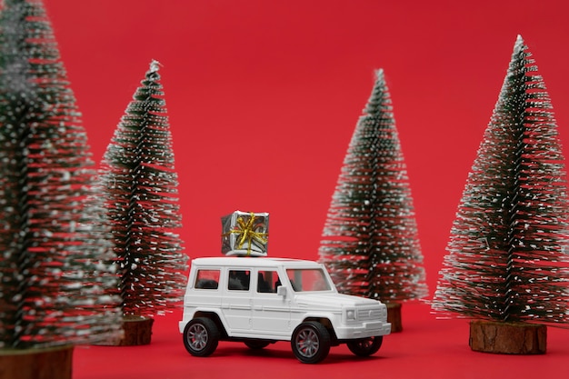Concept de voyage de Noël avec voiture