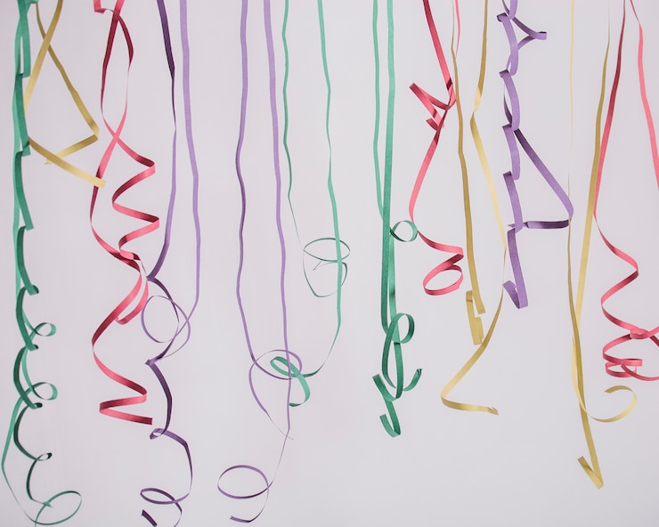 Photo gratuit confetti multicolore