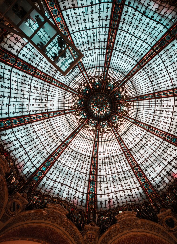 Construction de dôme en verre clair