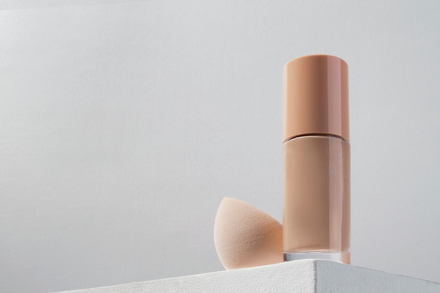 Conteneur de fond de teint et beauty blender