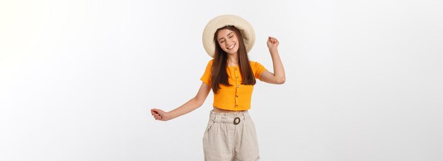 Cool hipster portrait de jeune adolescente élégante montrant ses mains vers le haut de l'humeur positive et des émotions