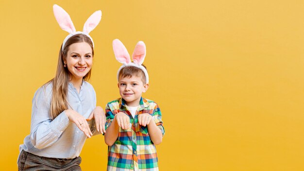 Copie espace mère et fils imitant le lapin