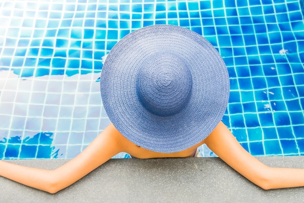 corps femme fille piscine été