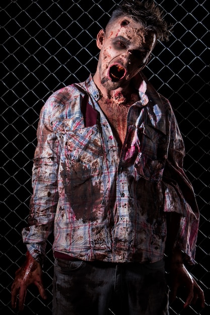 Photo gratuite costume de zombie effrayant cosplay