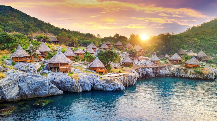 Photo gratuit cottage sur l'île de si chang, thaïlande.
