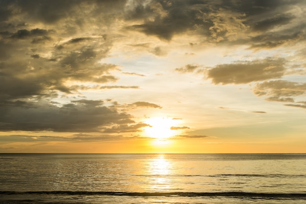 Photo gratuite coucher de soleil au beah