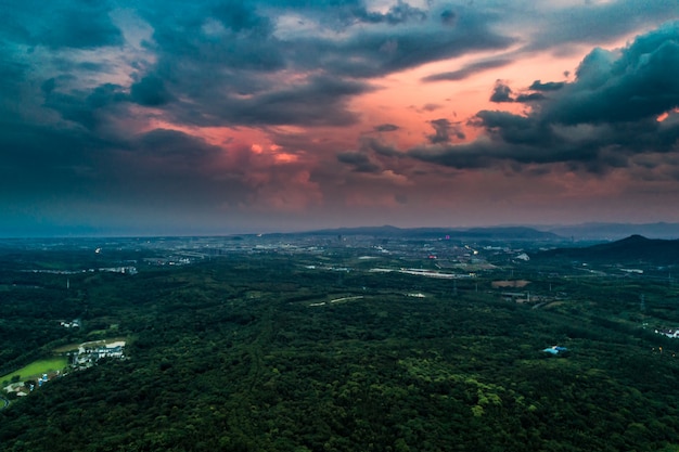 Coucher de soleil dans les montagnes