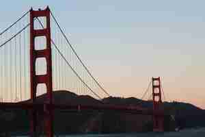 Photo gratuite coucher de soleil sur le golden gate bridge