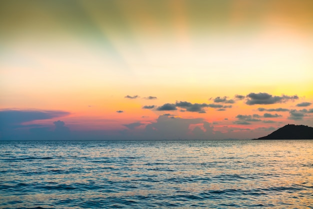 Photo gratuite coucher de soleil sur la mer
