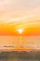 Photo gratuite coucher de soleil sur la plage