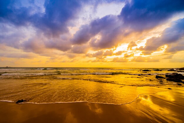 Coucher de soleil sur la plage