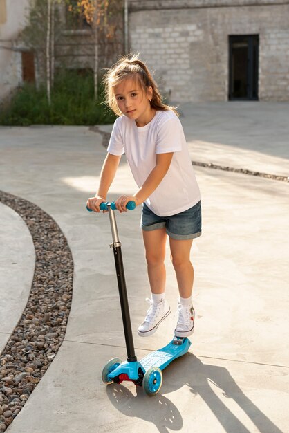 Coup complet de fille trottinette