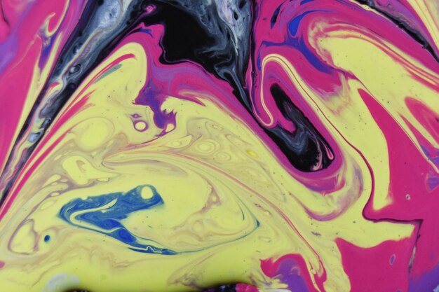 Coup de macro d'un arrière-plan créatif avec des vagues colorées peintes acryliques abstraites