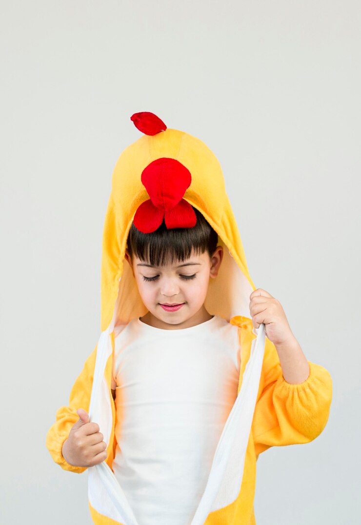 Photo gratuit coup moyen enfant portant un costume