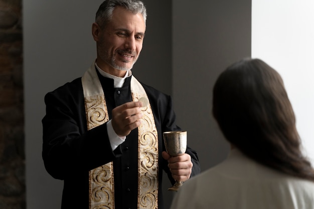 Coup moyen enfant à la sainte communion