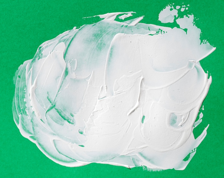 Photo gratuit coup de pinceau blanc sur fond vert