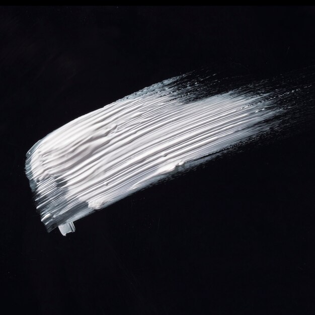 Coup de pinceau de peinture blanche reamy