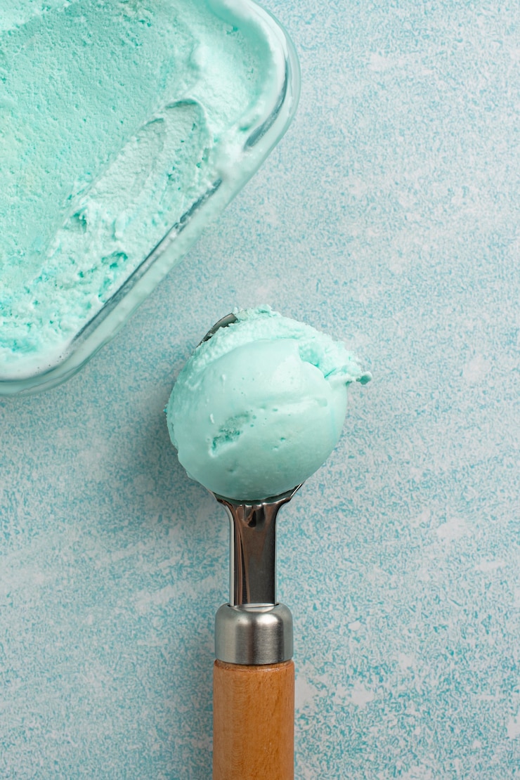 Photo gratuit coupe de crème glacée à la menthe