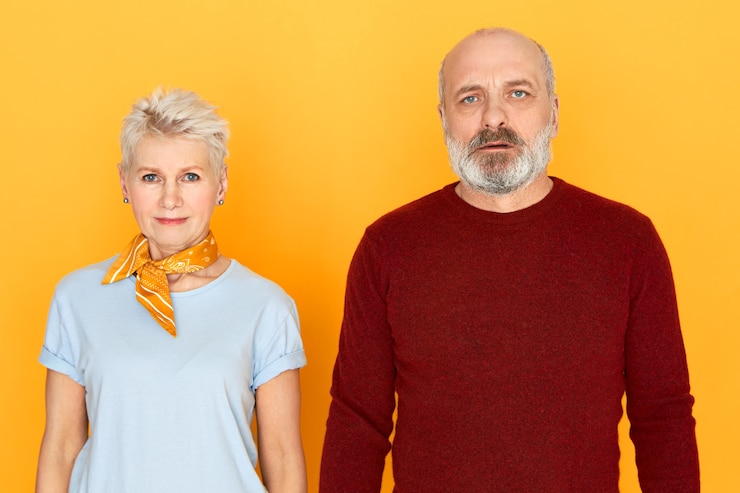 Photo gratuit couple d'âge mûr posant