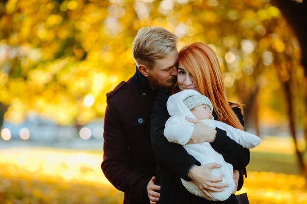 Couple amoureux avec enfant