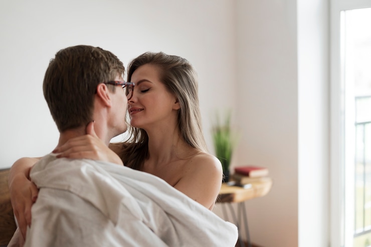 Photo gratuit couple ayant leurs moments d'intimité