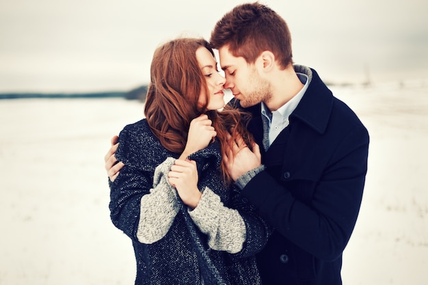 Couple ayant une soirée romantique