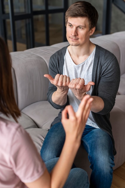 Couple, conversation, utilisation, langue signes