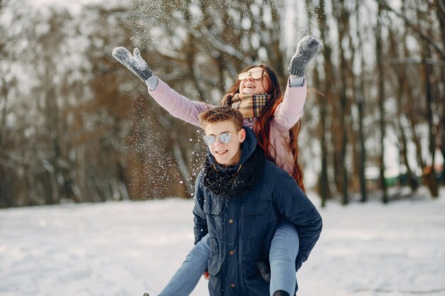 couple dans un bois