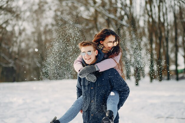 couple dans un bois