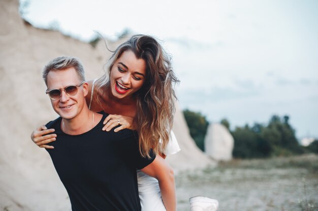 couple dans une carrière