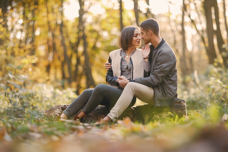 Photo gratuit couple dans le parc