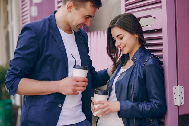 couple dans une ville