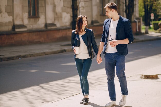 couple dans une ville