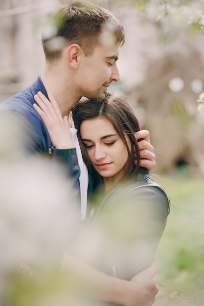 couple dans une ville