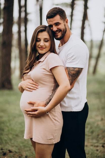 Photo gratuite couple enceinte, attendant un bébé