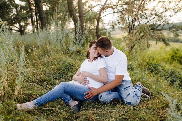 un couple enceinte