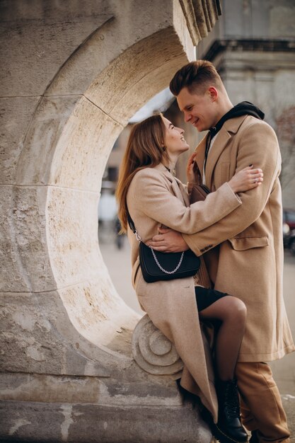 Couple ensemble le jour de la Saint-Valentin