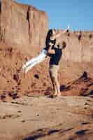 Photo gratuite couple explorant le grand canyon en arizona