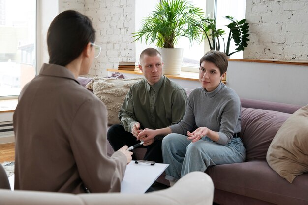 Couple faisant une thérapie familiale