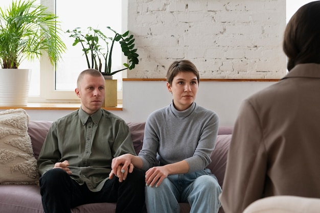 Couple faisant une thérapie familiale