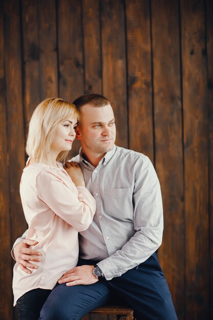 couple heureux dans l&#39;esprit de vacances