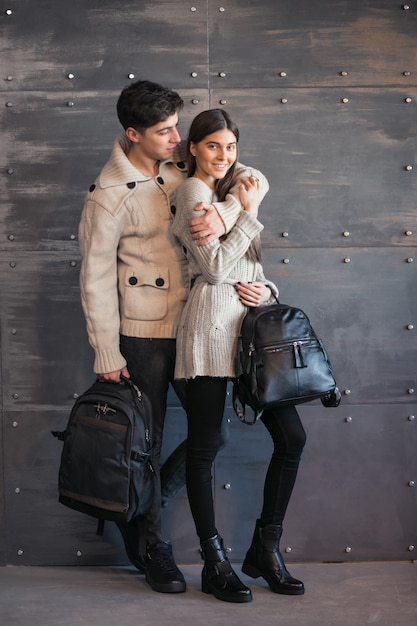 Couple en hiver en studio